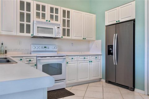 Casa en venta en Miami, Florida, 3 dormitorios, 215.53 m2 № 2381894 - foto 16