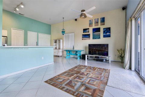 Casa en venta en Miami, Florida, 3 dormitorios, 215.53 m2 № 2381894 - foto 6