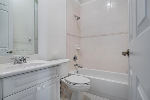 Casa en venta en Miami, Florida, 3 dormitorios, 215.53 m2 № 2381894 - foto 26