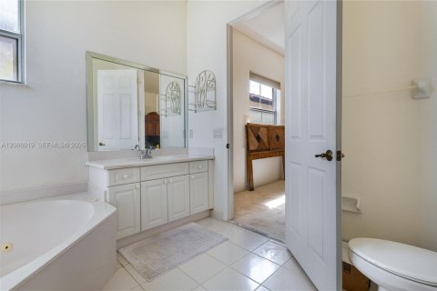 Casa en venta en Miami, Florida, 3 dormitorios, 215.53 m2 № 2381894 - foto 25