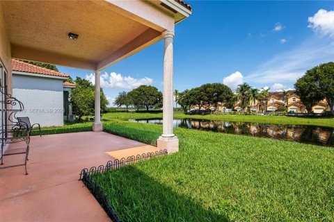 Casa en venta en Miami, Florida, 3 dormitorios, 215.53 m2 № 2381894 - foto 20