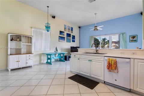 Casa en venta en Miami, Florida, 3 dormitorios, 215.53 m2 № 2381894 - foto 17
