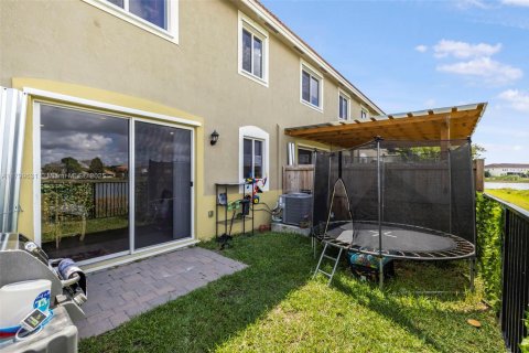 Townhouse in Homestead, Florida 3 bedrooms, 120.96 sq.m. № 1888739 - photo 27