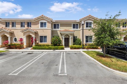 Townhouse in Homestead, Florida 3 bedrooms, 120.96 sq.m. № 1888739 - photo 2