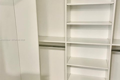 Copropriété à louer à Miami, Floride: 1 chambre, 70.51 m2 № 2167908 - photo 12