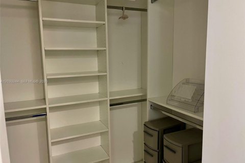 Copropriété à louer à Miami, Floride: 1 chambre, 70.51 m2 № 2167908 - photo 11