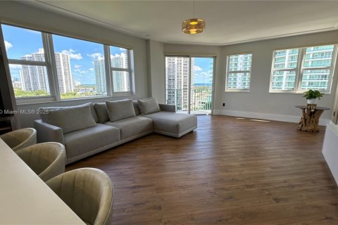 Condominio en venta en Aventura, Florida, 3 dormitorios, 156.82 m2 № 1860345 - foto 1