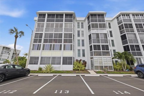 Copropriété à louer à Saint Petersburg, Floride: 3 chambres, 139.35 m2 № 2424137 - photo 2
