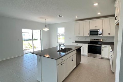 House in Port Charlotte, Florida 4 bedrooms, 198.25 sq.m. № 1803003 - photo 4