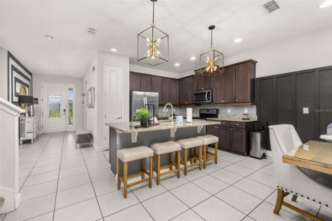 House in Kissimmee, Florida 8 bedrooms, 335.28 sq.m. № 1678232 - photo 12