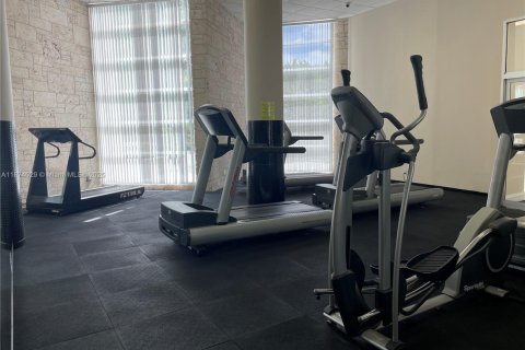 Condo in Miami Beach, Florida, 2 bedrooms  № 2016283 - photo 17