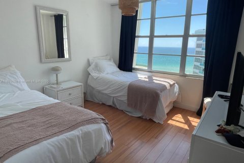 Condo in Miami Beach, Florida, 2 bedrooms  № 2016283 - photo 10
