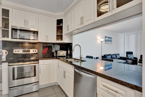 Copropriété à vendre à Hollywood, Floride: 1 chambre, 83.8 m2 № 2184373 - photo 17