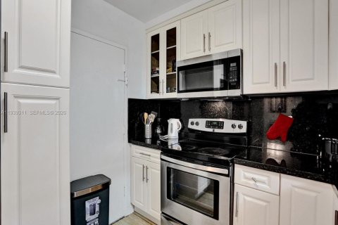 Copropriété à vendre à Hollywood, Floride: 1 chambre, 83.8 m2 № 2184373 - photo 18