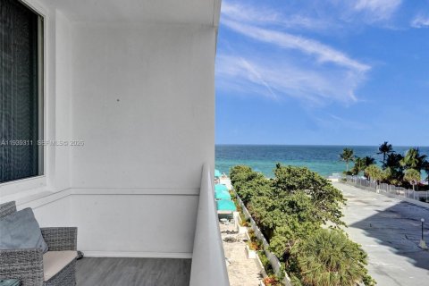 Copropriété à vendre à Hollywood, Floride: 1 chambre, 83.8 m2 № 2184373 - photo 24