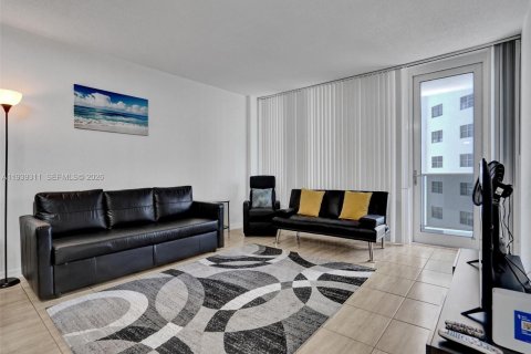 Copropriété à vendre à Hollywood, Floride: 1 chambre, 83.8 m2 № 2184373 - photo 12