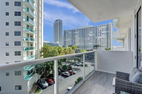 Copropriété à vendre à Hollywood, Floride: 1 chambre, 83.8 m2 № 2184373 - photo 25
