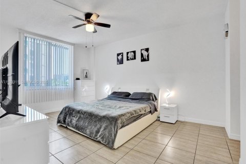 Copropriété à vendre à Hollywood, Floride: 1 chambre, 83.8 m2 № 2184373 - photo 15