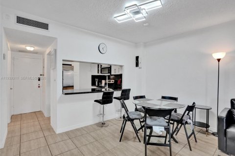 Copropriété à vendre à Hollywood, Floride: 1 chambre, 83.8 m2 № 2184373 - photo 6