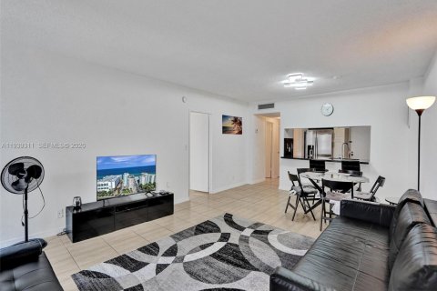 Copropriété à vendre à Hollywood, Floride: 1 chambre, 83.8 m2 № 2184373 - photo 14