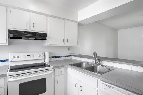 Снять в аренду кондоминиум в Винтер-Парк, Флорида 3 комнаты, 100.8м2, № 1798431 - фото 2