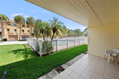 Condo in Indian Rocks Beach, Florida, 2 bedrooms  № 1907528 - photo 20