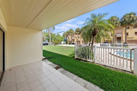 Condo in Indian Rocks Beach, Florida, 2 bedrooms  № 1907528 - photo 19