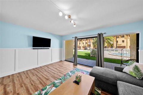 Condo in Indian Rocks Beach, Florida, 2 bedrooms  № 1907528 - photo 18