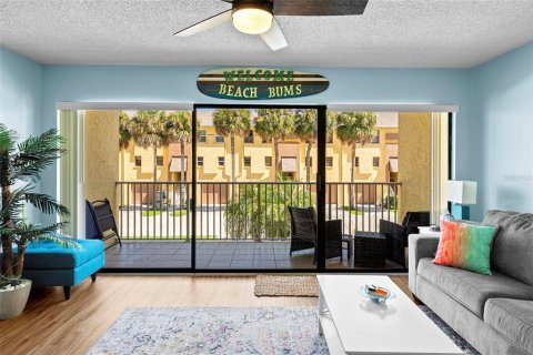 Condo in Indian Rocks Beach, Florida, 2 bedrooms  № 1907528 - photo 9