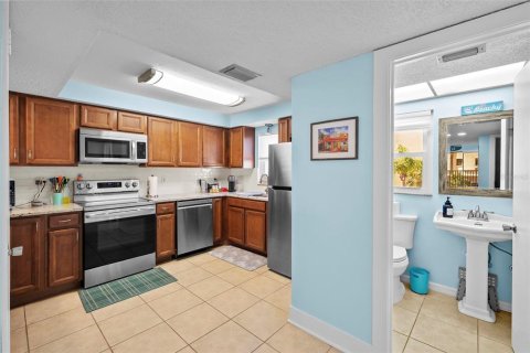 Condo in Indian Rocks Beach, Florida, 2 bedrooms  № 1907528 - photo 11