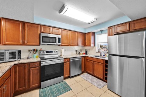 Condo in Indian Rocks Beach, Florida, 2 bedrooms  № 1907528 - photo 3