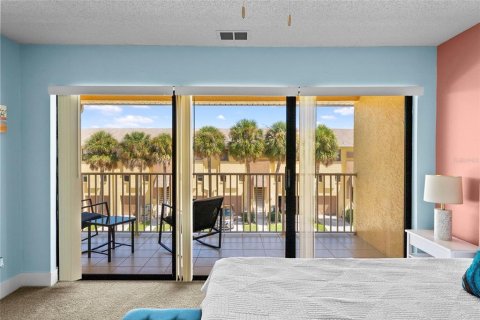 Condo in Indian Rocks Beach, Florida, 2 bedrooms  № 1907528 - photo 24