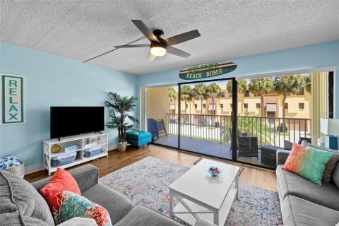 Condo in Indian Rocks Beach, Florida, 2 bedrooms  № 1907528 - photo 5