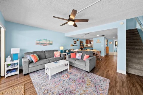 Condo in Indian Rocks Beach, Florida, 2 bedrooms  № 1907528 - photo 8