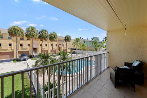 Condo in Indian Rocks Beach, Florida, 2 bedrooms  № 1907528 - photo 30