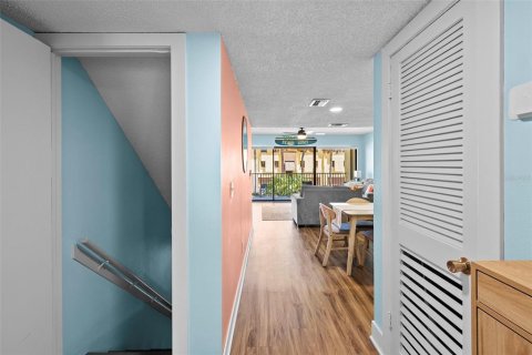Condo in Indian Rocks Beach, Florida, 2 bedrooms  № 1907528 - photo 13