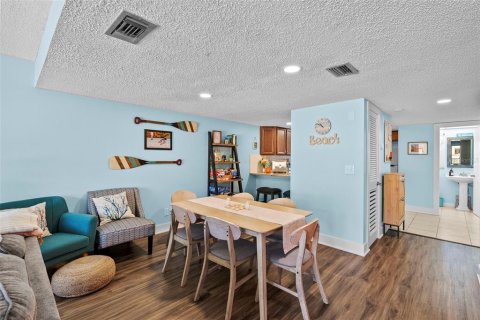 Condo in Indian Rocks Beach, Florida, 2 bedrooms  № 1907528 - photo 7