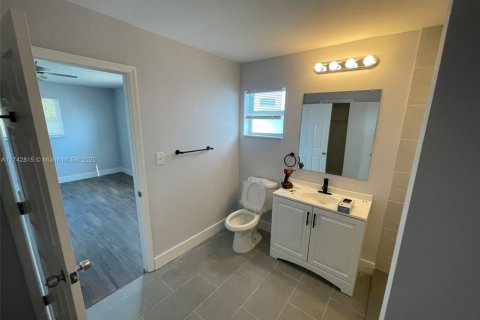 House in Lauderhill, Florida 4 bedrooms, 183.2 sq.m. № 1706336 - photo 16
