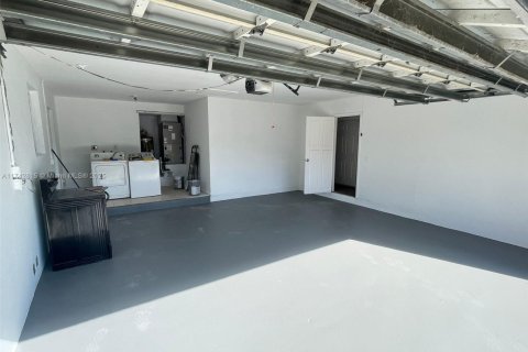 House in Lauderhill, Florida 4 bedrooms, 183.2 sq.m. № 1706336 - photo 3