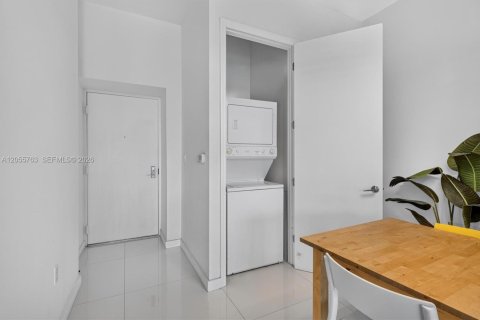 Copropriété à louer à Miami, Floride: 1 chambre, 74.88 m2 № 2274416 - photo 12