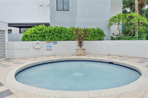 Townhouse in Sunny Isles Beach, Florida 4 bedrooms, 246.19 sq.m. № 1705417 - photo 25