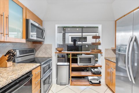 Townhouse in Sunny Isles Beach, Florida 4 bedrooms, 246.19 sq.m. № 1705417 - photo 10