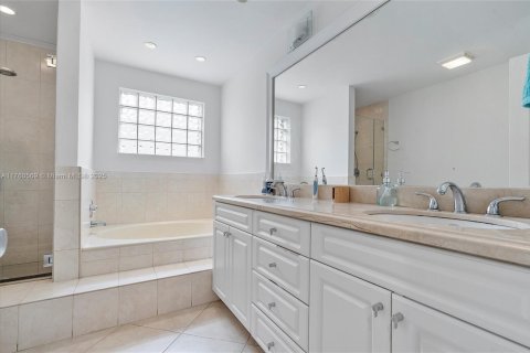 Townhouse in Sunny Isles Beach, Florida 4 bedrooms, 246.19 sq.m. № 1705417 - photo 19