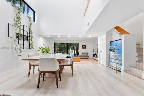 Townhouse in Sunny Isles Beach, Florida 4 bedrooms, 246.19 sq.m. № 1705417 - photo 6