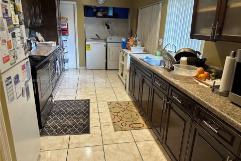 Villa ou maison à vendre à Miami, Floride: 3 chambres, 111.2 m2 № 1940044 - photo 3