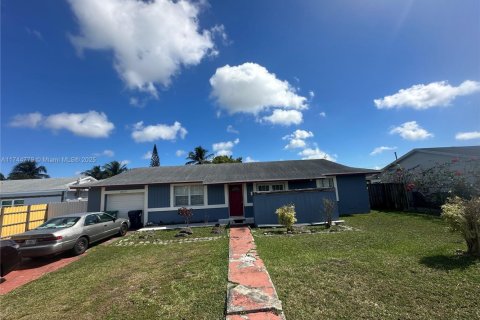 House in Miami, Florida 3 bedrooms, 111.2 sq.m. № 1940044