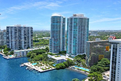 Apartamento en alquiler en Miami, Florida, 2 dormitorios, 127 m2 № 2077392 - foto 18