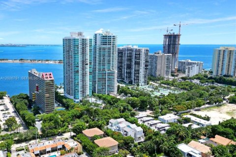 Apartamento en alquiler en Miami, Florida, 2 dormitorios, 127 m2 № 2077392 - foto 20