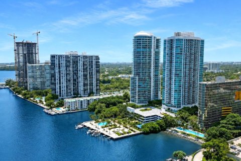 Apartamento en alquiler en Miami, Florida, 2 dormitorios, 127 m2 № 2077392 - foto 2