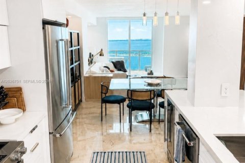 Apartamento en alquiler en Miami, Florida, 2 dormitorios, 127 m2 № 2077392 - foto 13